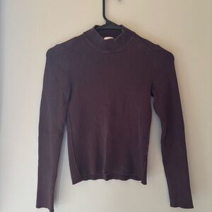 Urban Outfitters “BDG” Brown Mock Neck Long Sleeve
Size small